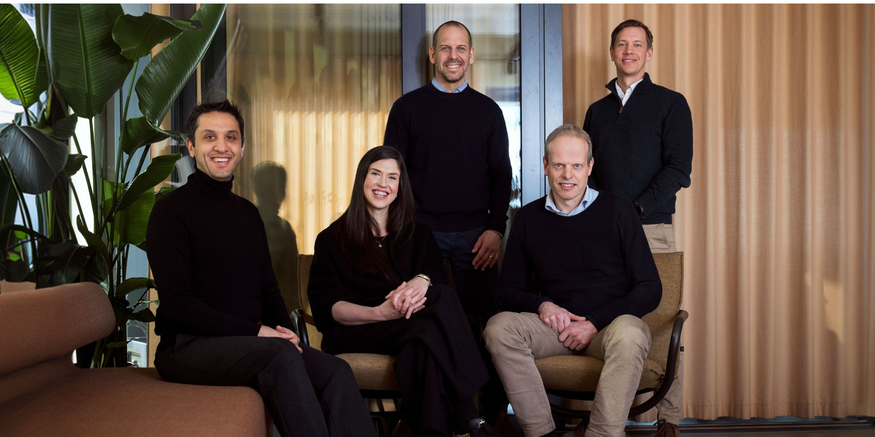 Photoncycle management team group portrait in a modern office, leading innovation in smart energy systems, seasonal energy storage, solar energy solutions, sustainable heating and advanced battery technology.