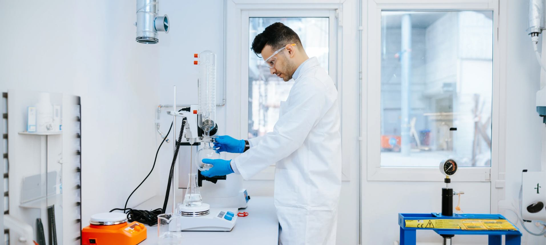 Portrait of Sebastian from Photoncycle, expert in smart energy solutions, seasonal energy storage and solar-powered battery systems for sustainable heating and energy storage innovation.